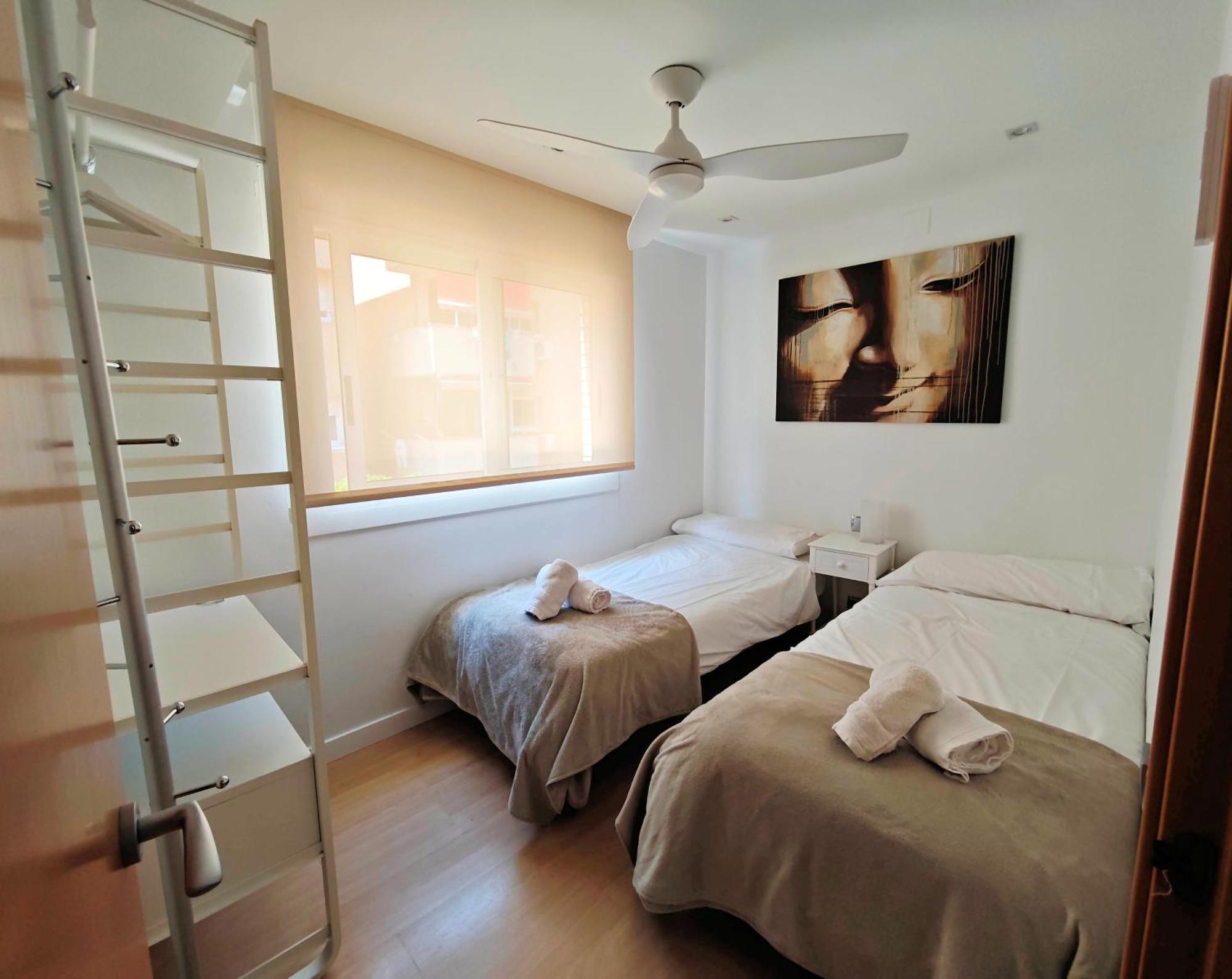 Apartamento Playa Con Piscina Parking Y 2 Habitac Castelldefels Luaran gambar